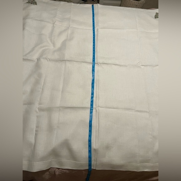 White 100% Italian Linen Square Table Cloth Embroidered Christmas Tree Corners - Picture 4 of 5